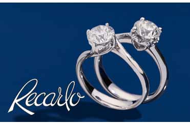 Recarlo Brillantschmuck Brillant Ringe werden von umlaufenden Herzen gehalten. Brillantschmuck der Extraklasse